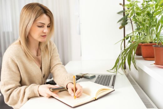 Recherche financière, impôts gouvernementaux et concept de déclaration de revenus de calcul.