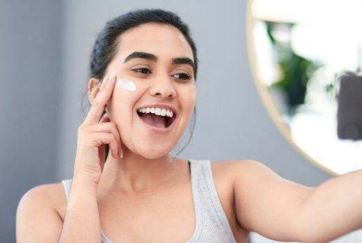 La règle numéro un d’une bonne application du maquillage est un excellent soin de la peau.